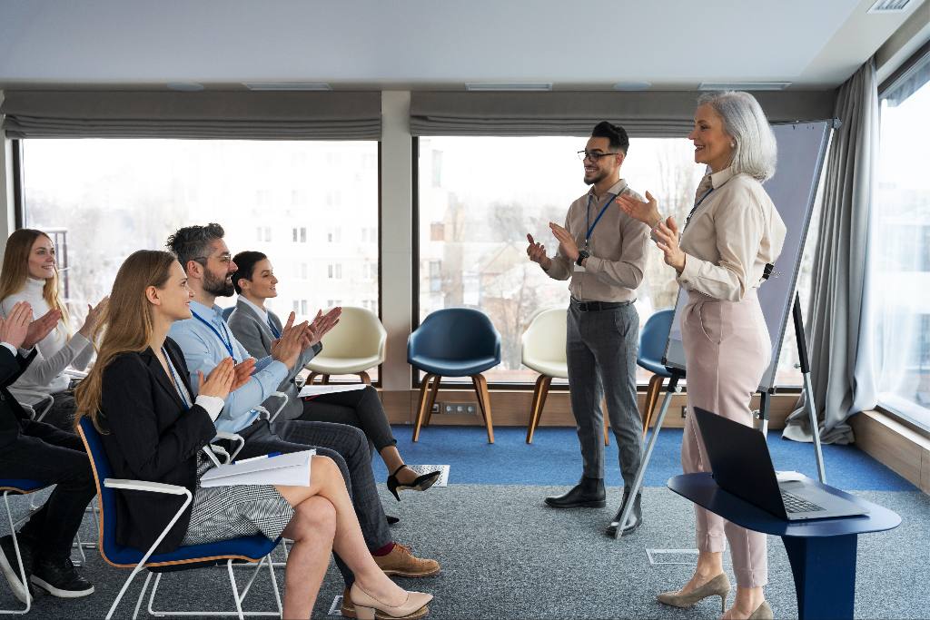 Best Courses to Conquer Public Speaking Fear (For Busy Executives)
